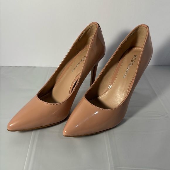 BCBGeneration Women's Light Peach Pumps Size 6B very good preowned condition - Picture 1 of 9